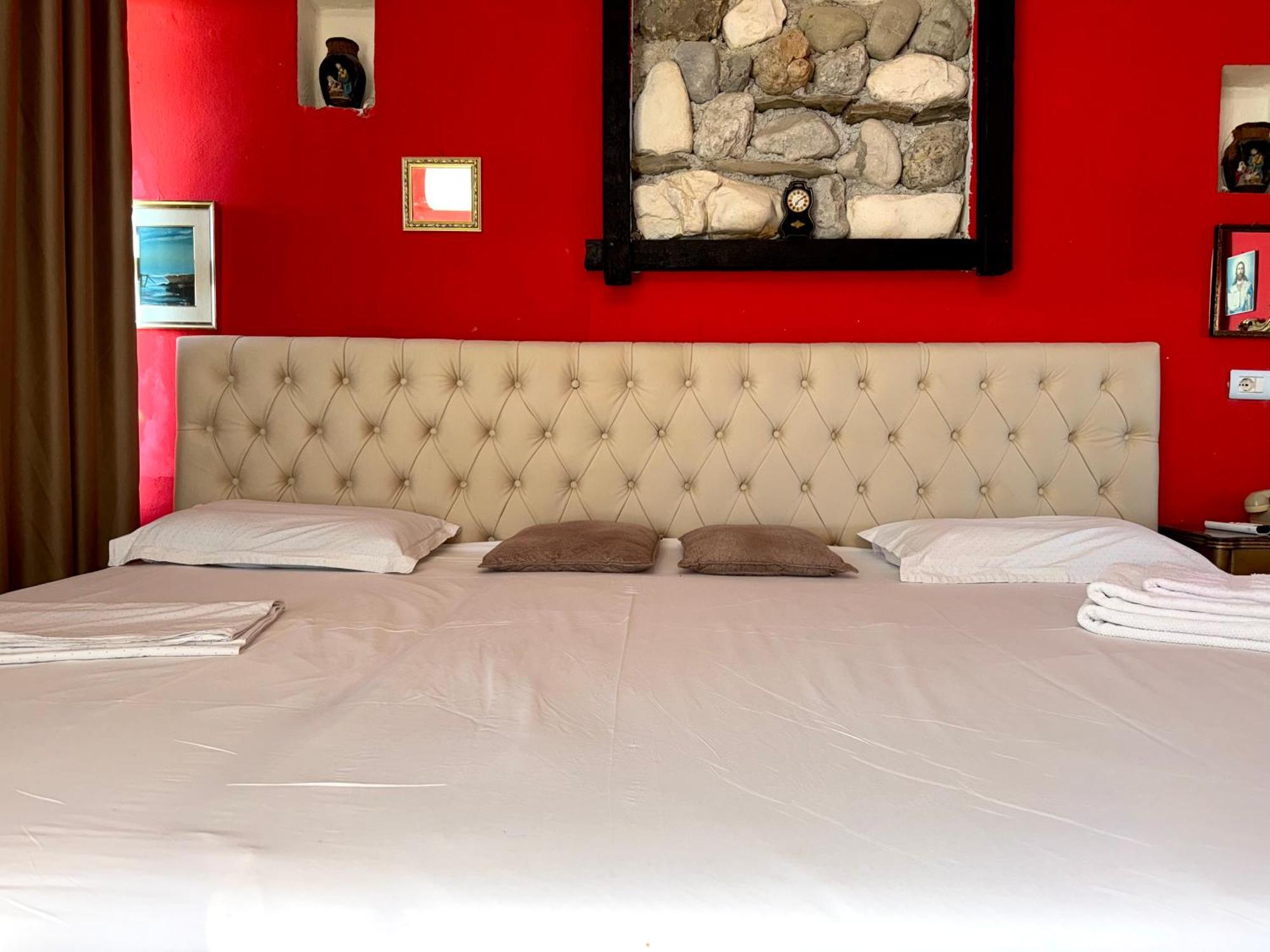 Hotel Vila "Oda E Miqve" Vlore Exterior photo